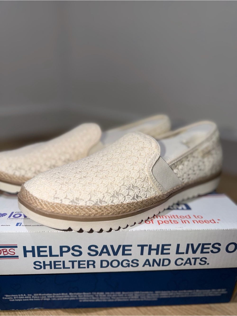 Bobs Skechers Women’s Cream Slip-On Lace Espadrille Sneakers Size 8.5